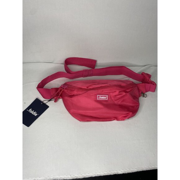 Foldie Red RFID Safe Waist Bag With Cut-Resistant Strap & Lockable Zipper - Picture 4 of 4